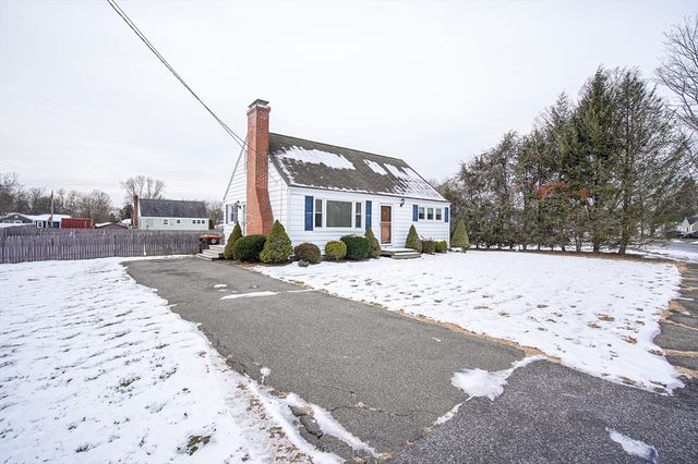 27 Campbell Dr, Agawam, MA 01001