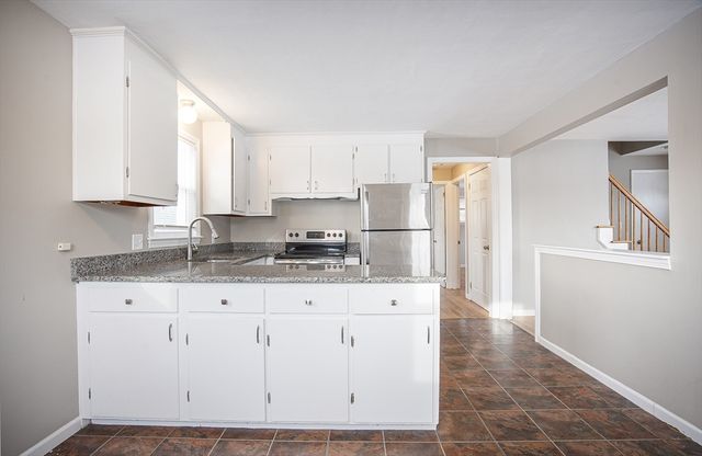 27 Campbell Dr, Agawam, MA 01001