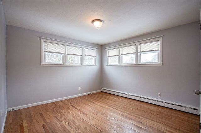 27 Campbell Dr, Agawam, MA 01001