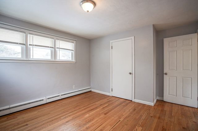 27 Campbell Dr, Agawam, MA 01001