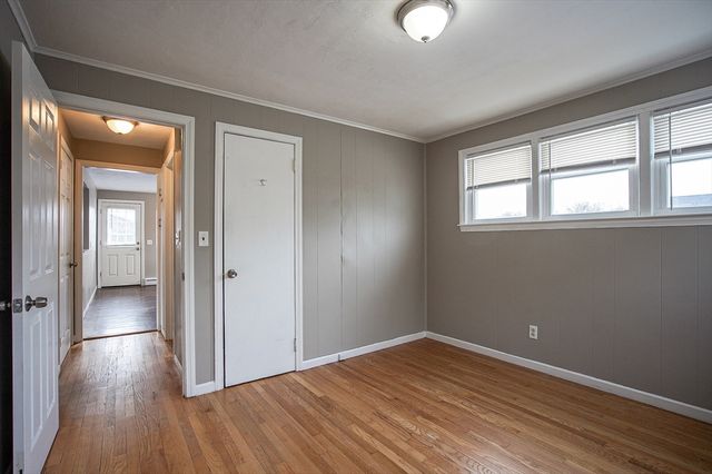 27 Campbell Dr, Agawam, MA 01001