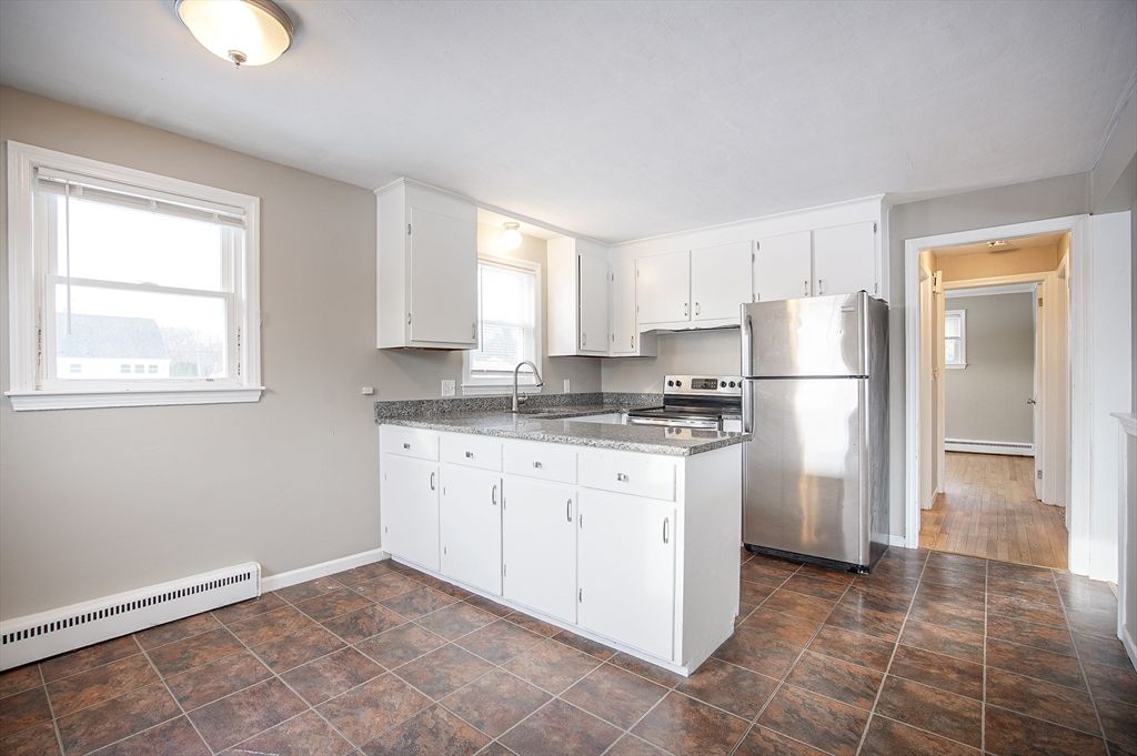 27 Campbell Dr, Agawam, MA 01001