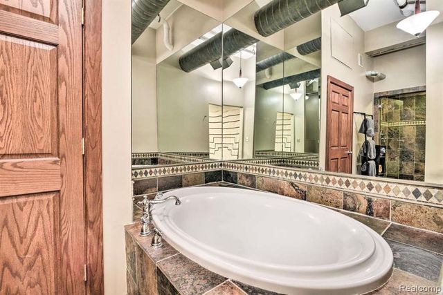 1395 Antietam 37, Detroit, MI 48207