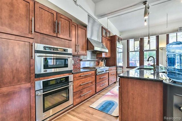 1395 Antietam 37, Detroit, MI 48207