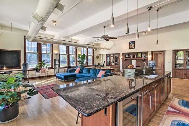 1395 Antietam 37, Detroit, MI 48207