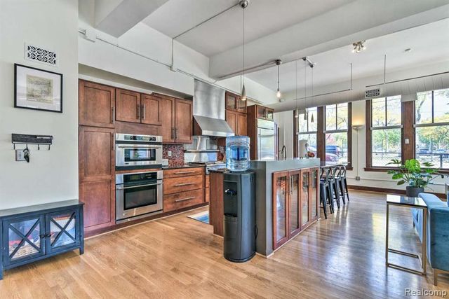 1395 Antietam 37, Detroit, MI 48207