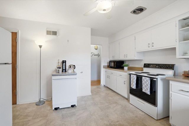 10035 W Highwood AVENUE, Wauwatosa, WI 53222