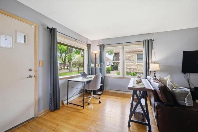 10035 W Highwood AVENUE, Wauwatosa, WI 53222