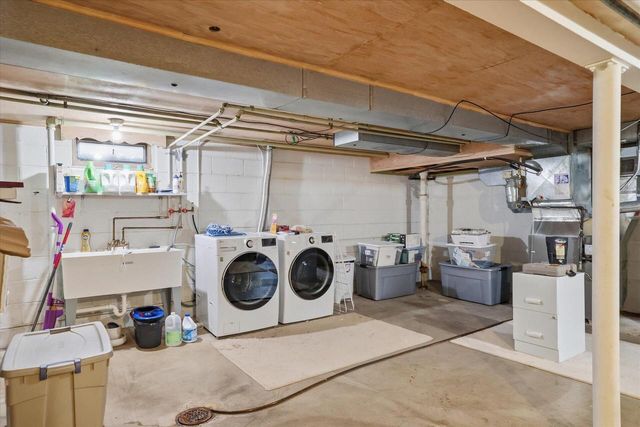 10035 W Highwood AVENUE, Wauwatosa, WI 53222