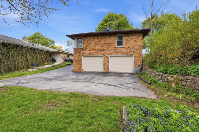 10035 W Highwood AVENUE, Wauwatosa, WI 53222