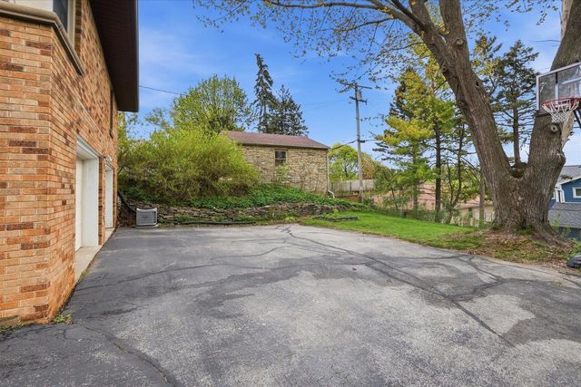 10035 W Highwood AVENUE, Wauwatosa, WI 53222