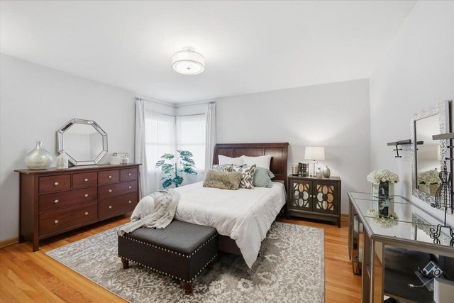 10035 W Highwood AVENUE, Wauwatosa, WI 53222