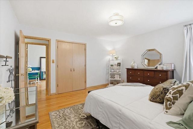 10035 W Highwood AVENUE, Wauwatosa, WI 53222
