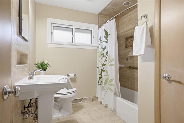 10035 W Highwood AVENUE, Wauwatosa, WI 53222