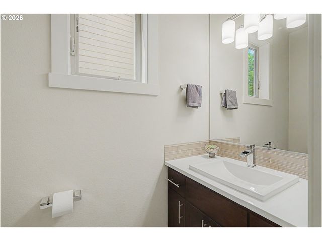 9621 Sw 48TH Ave, Portland, OR 97219