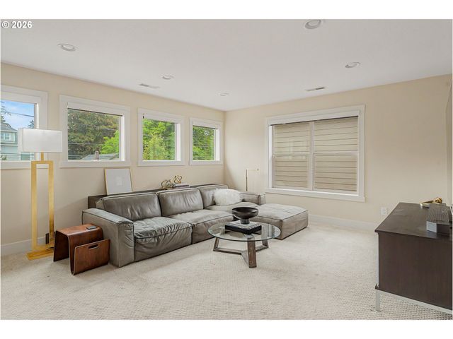 9621 Sw 48TH Ave, Portland, OR 97219