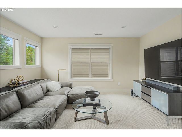 9621 Sw 48TH Ave, Portland, OR 97219