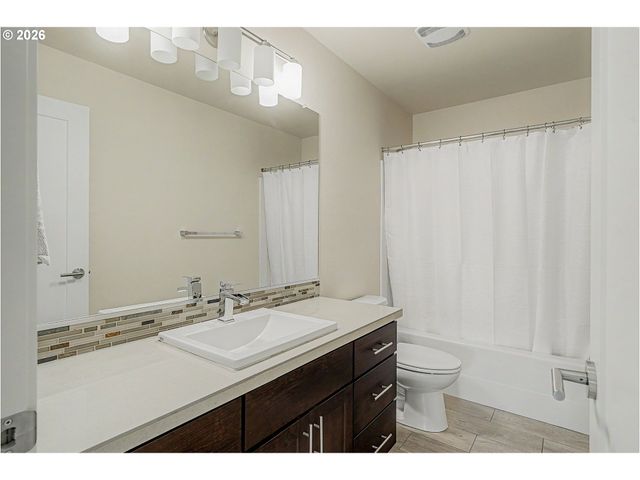 9621 Sw 48TH Ave, Portland, OR 97219