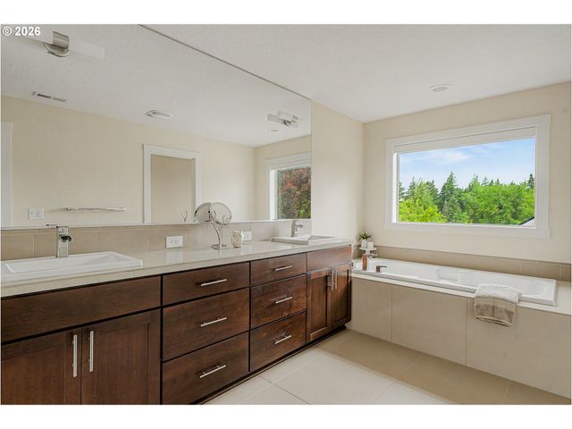 9621 Sw 48TH Ave, Portland, OR 97219