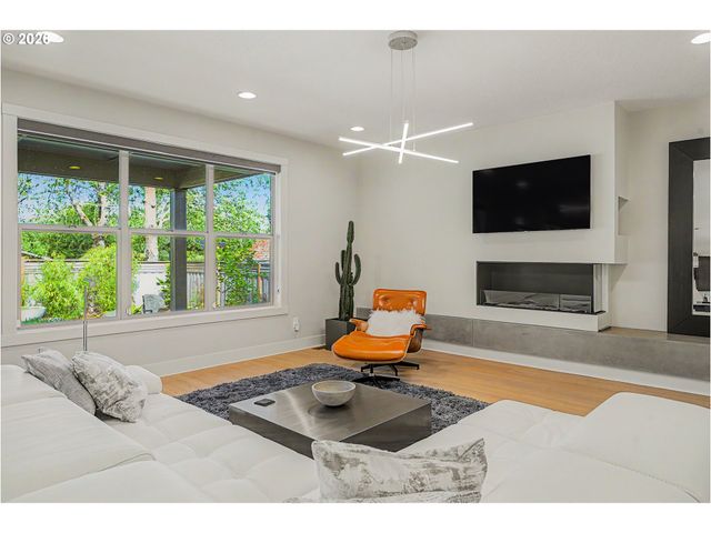 9621 Sw 48TH Ave, Portland, OR 97219