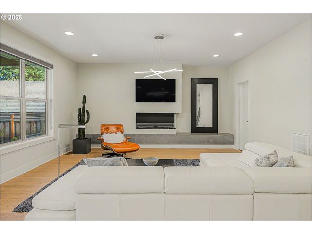 9621 Sw 48TH Ave, Portland, OR 97219
