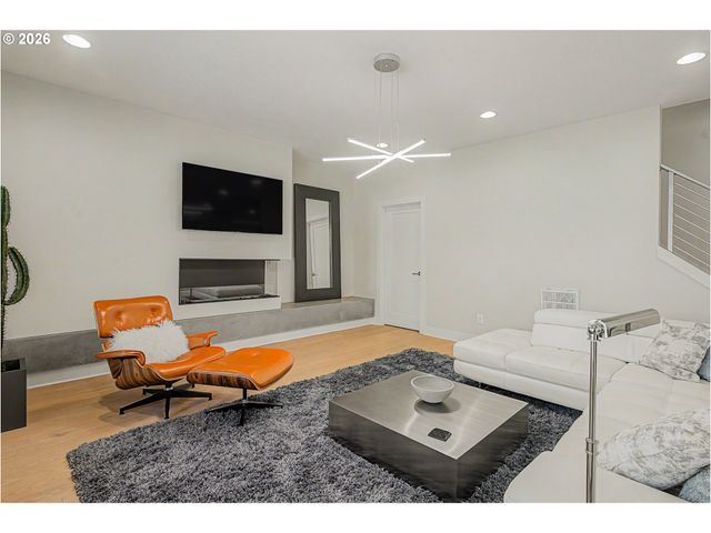 9621 Sw 48TH Ave, Portland, OR 97219