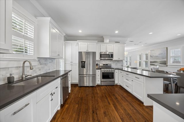 1221 Columbia Street, Houston, TX 77008