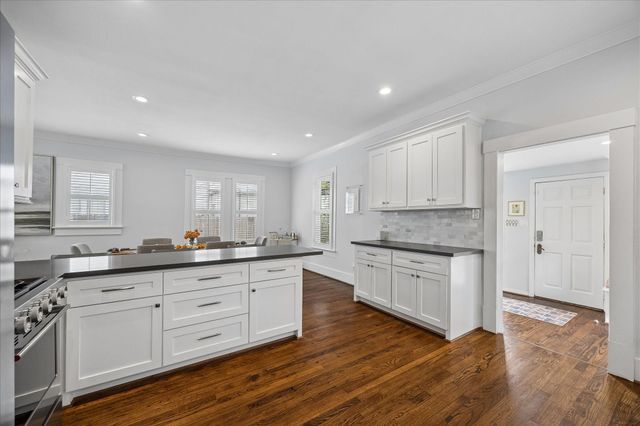 1221 Columbia Street, Houston, TX 77008