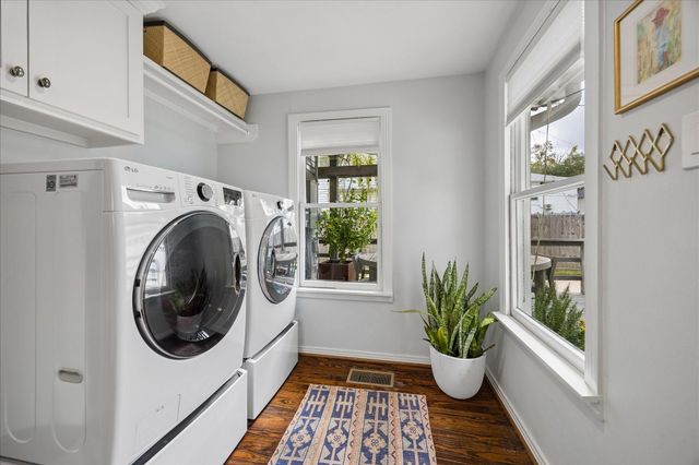 1221 Columbia Street, Houston, TX 77008