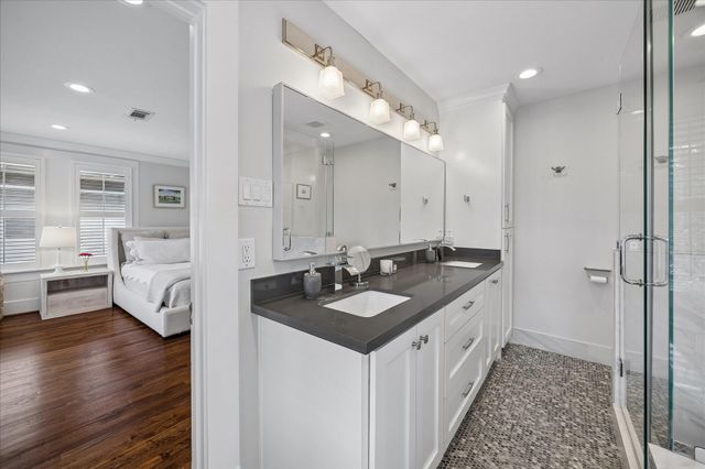 1221 Columbia Street, Houston, TX 77008