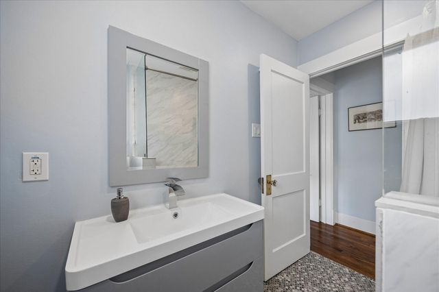 1221 Columbia Street, Houston, TX 77008