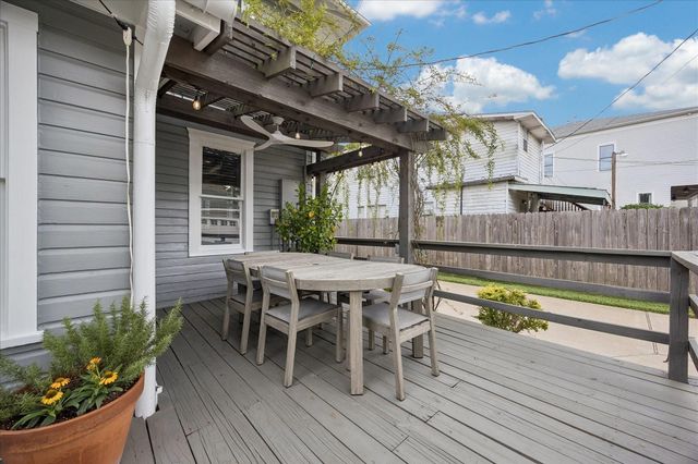 1221 Columbia Street, Houston, TX 77008