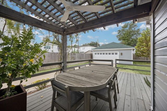 1221 Columbia Street, Houston, TX 77008