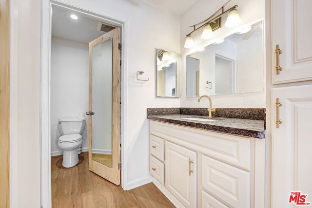22123 Burbank Boulevard 2, Los Angeles, CA 91367