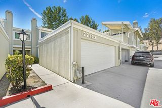 22123 Burbank Boulevard 2, Los Angeles, CA 91367
