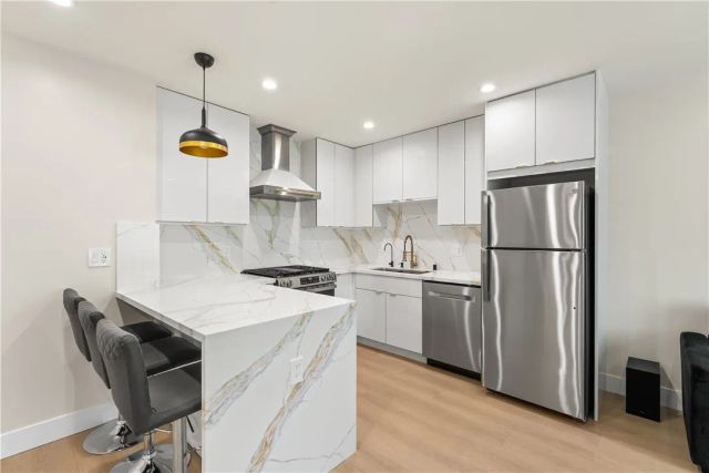 18919 Keswick Street, Reseda, CA 91335