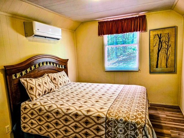 561 Deals Gap Road, Bryson City, NC 28713