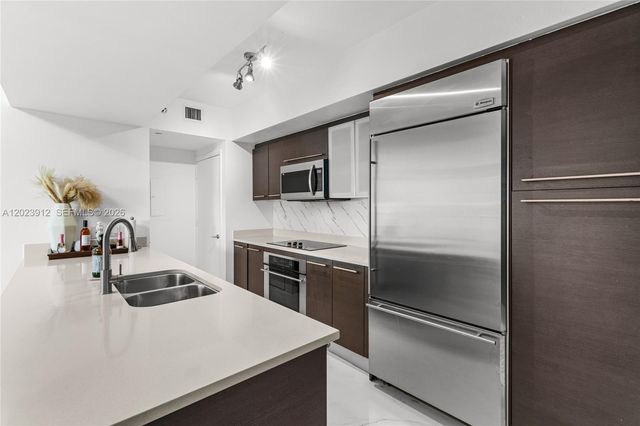 55 SE 6th St 1203, Miami, FL 33131