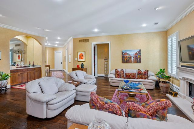 8511 Edgemere Road 302, Dallas, TX 75225
