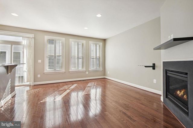 3439 S KEMPER RD, Arlington, VA 22206