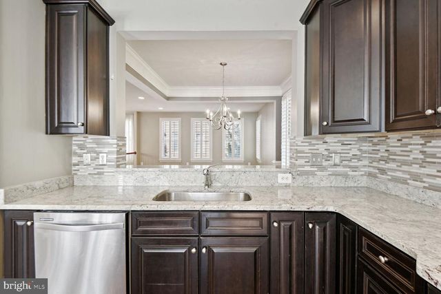 3439 S KEMPER RD, Arlington, VA 22206