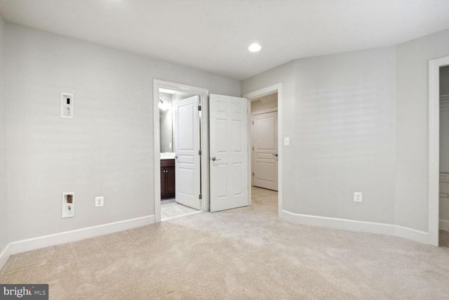 3439 S KEMPER RD, Arlington, VA 22206