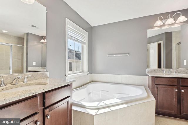 3439 S KEMPER RD, Arlington, VA 22206