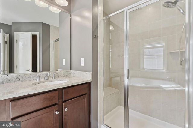 3439 S KEMPER RD, Arlington, VA 22206