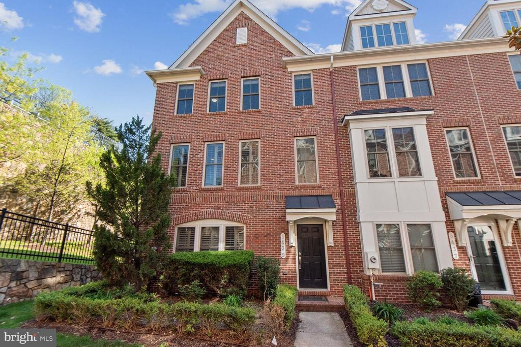 3439 S KEMPER RD, Arlington, VA 22206
