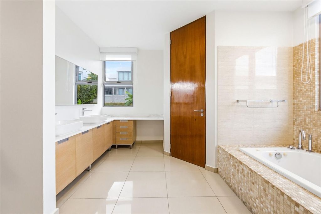 Image 13 of property listing at 70 CALLE AQUAMARINA, San Juan, PR 00926