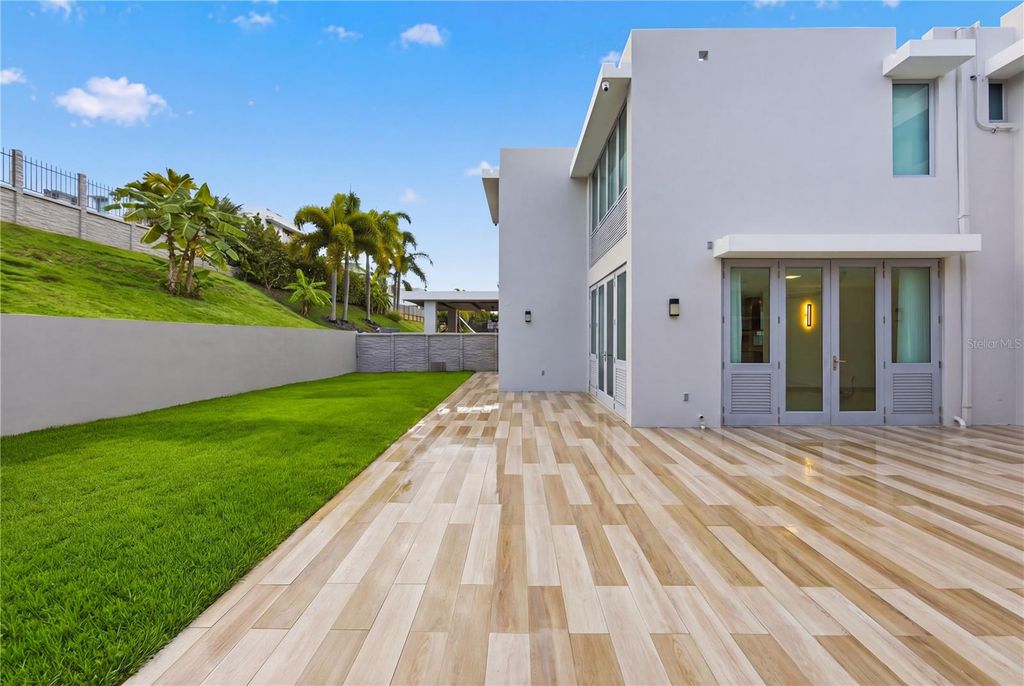Image 16 of property listing at 70 CALLE AQUAMARINA, San Juan, PR 00926