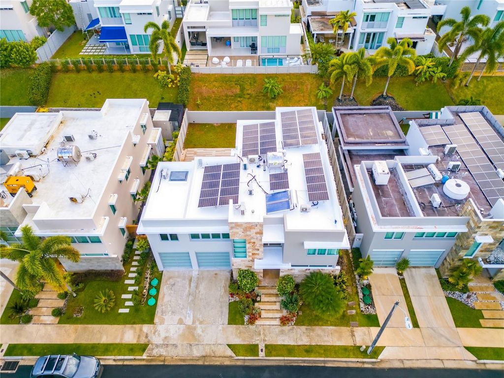 Image 18 of property listing at 70 CALLE AQUAMARINA, San Juan, PR 00926