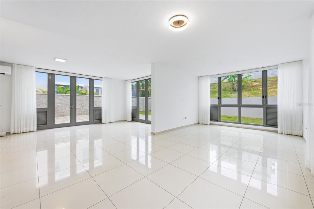 Image 5 of property listing at 70 CALLE AQUAMARINA, San Juan, PR 00926