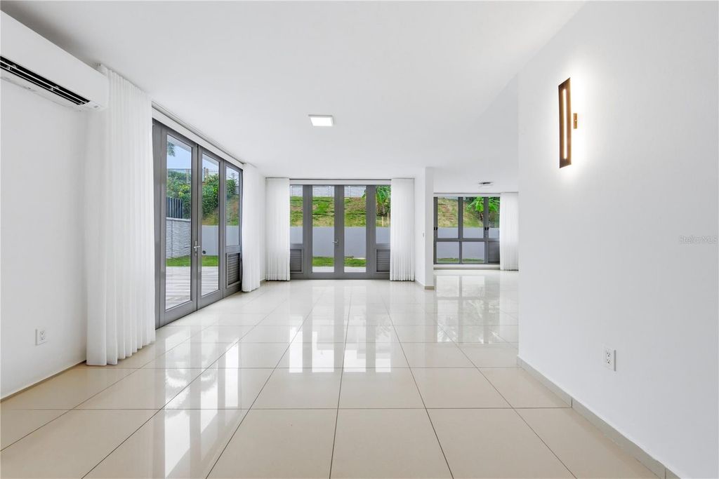 Image 6 of property listing at 70 CALLE AQUAMARINA, San Juan, PR 00926